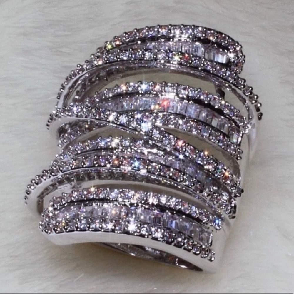✨Luxury SilverTone Stacking Swirl Sparkling Ring 💍✨